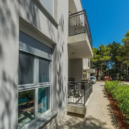 Djian Apartman Vir