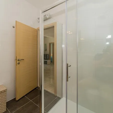 Djian Apartman Vir