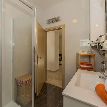 Djian Apartman Vir